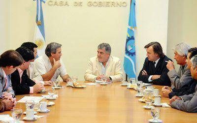 Con el PJ, concluy� en paz el di�logo pol�tico.