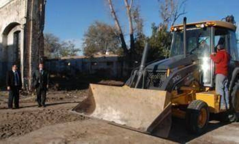 Bevilacqua recorri� la obra de apertura de calle Blandengues
