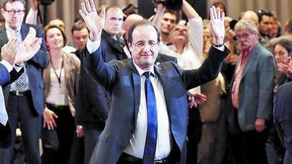 Hollande asume en Francia, con la promesa de poner fin al ajuste