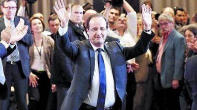 Hollande asume en Francia, con la promesa de poner fin al ajuste