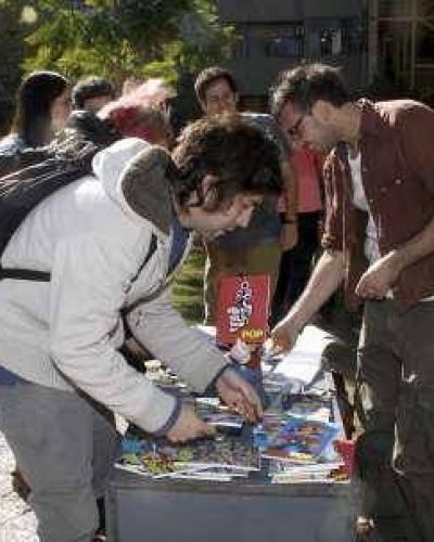 EN LA FACULTAD DE ARQUITECTURA: Una feria con precios muy bajos y dise�os exclusivos