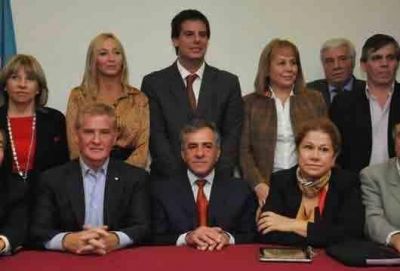 Cama�o y De Narv�ez, junto a Cariglino
