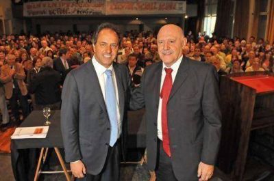 Luis Acu�a: "Es m�s apresurado hablar de reforma constitucional que de una candidatura"