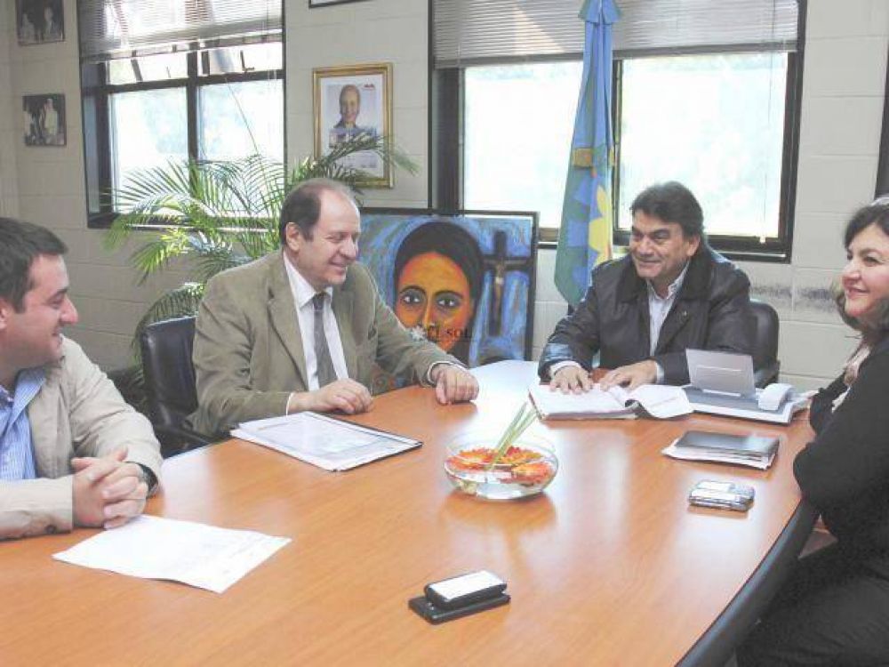 QUILMES: El Intendente firm� habilitaci�n para sucursal de Fr�vega