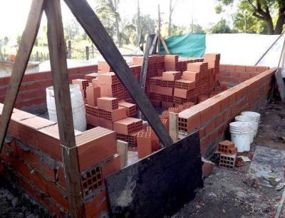 J�venes Solidarios construye la guarder�a en el barrio Las Dalias