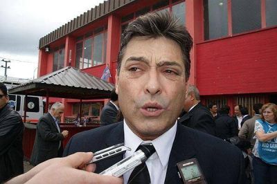 Seg�n Liendo para superar la crisis hay que �echar la mitad de los trabajadores estatales�