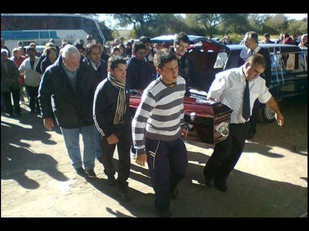 Dolor y congoja en el sepelio de los tripulantes fallecidos en el naufragio