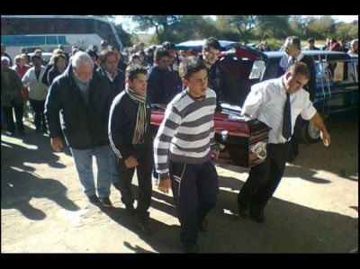 Dolor y congoja en el sepelio de los tripulantes fallecidos en el naufragio