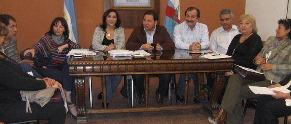 Educaci�n precis� detalles de la organizaci�n del desfile