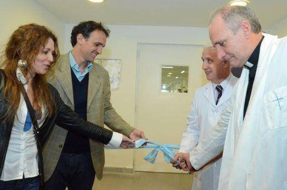 Katopodis inaugur� la nueva sala de Cuidados para Adultos del Hospital Thompson