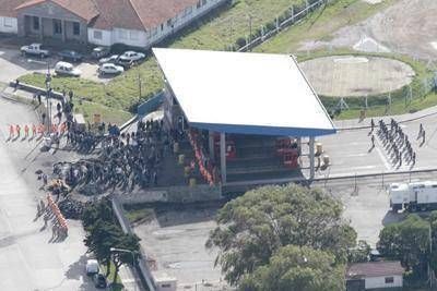 Levantan el bloqueo en el puerto y reanudan el di�logo en el Ministerio