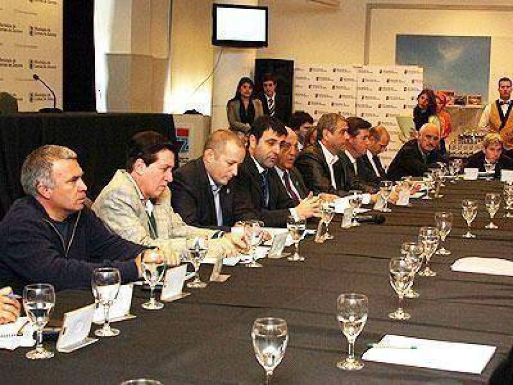 Intendentes, Mussi y el juez Armella evaluaron avances en los trabajos en la cuenca