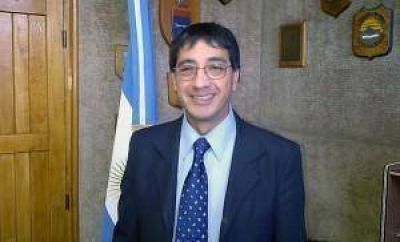 El Intendente de Puerto Deseado viaj� a Salta financiado por una minera, en medio de un grave conflicto pesquero y municipal