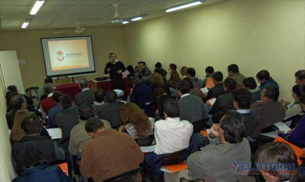 Dictaron curso sobre tr�nsito a m�s de 60 agentes de Corrientes y Chaco