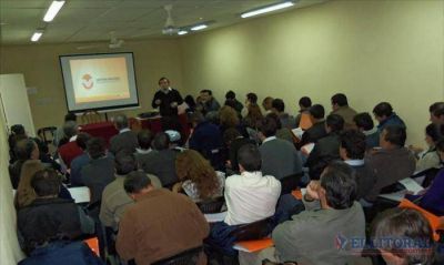 Dictaron curso sobre tr�nsito a m�s de 60 agentes de Corrientes y Chaco
