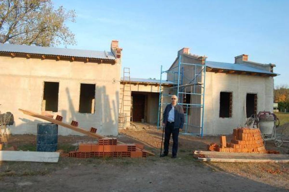Gorosito recorri� la obra del Taller nuestras manos