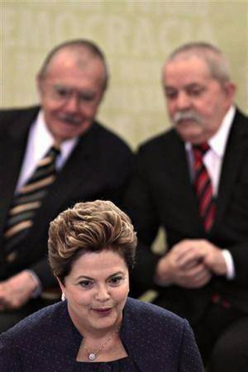 Dilma promete investigar la dictadura "sin revanchismos"