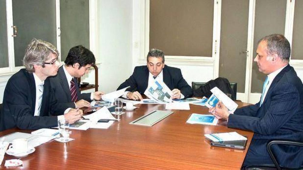 Buzzi acord� el apoyo de Naci�n para obras viales