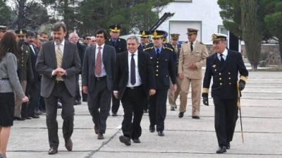 Touri��n y P�rez Cat�n en el d�a de la Armada