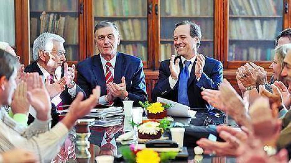 Binner asumi� la jefatura del socialismo con la mira en 2015