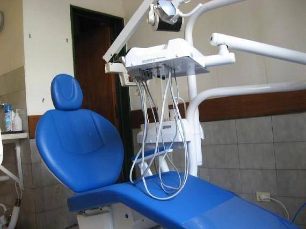 Instalan un nuevo sill�n odontol�gico en el Hospital de Merlo