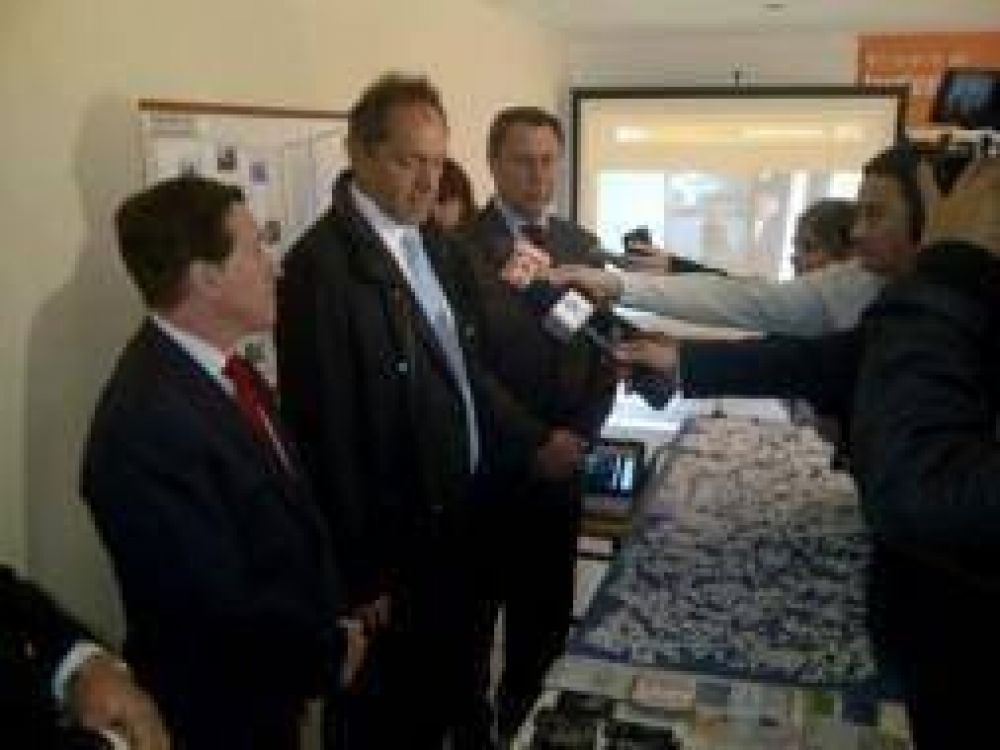 Scioli y Casal encabezaron conferencia tras un megaoperativo antidrogas en Lan�s