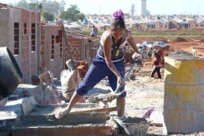 Beneficiarios construyen sus propias viviendas