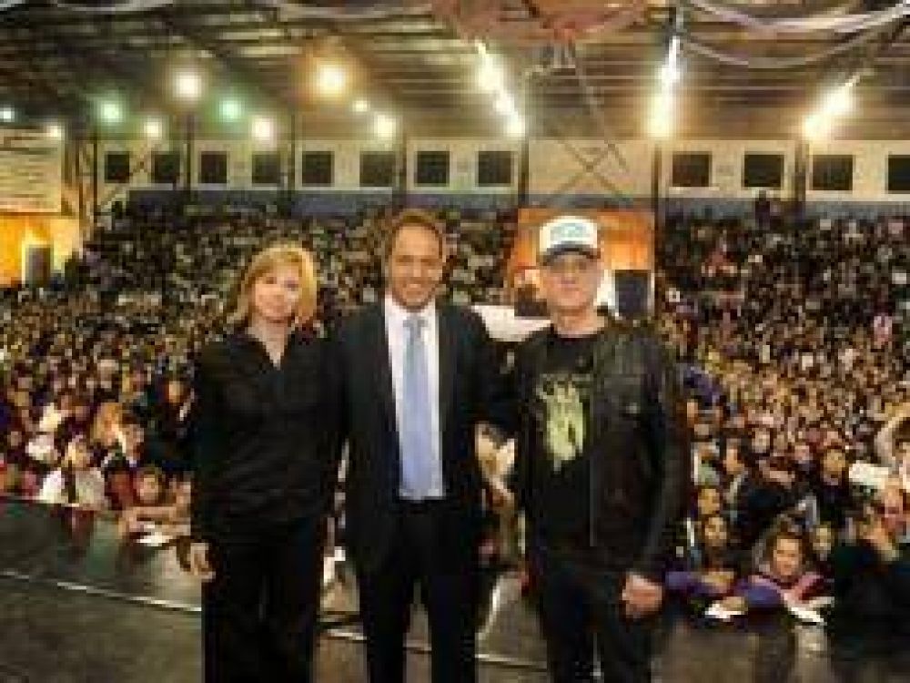 Scioli y Charly Alberti por el cuidado ambiental en Z�rate 