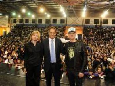 Scioli y Charly Alberti por el cuidado ambiental en Z�rate 