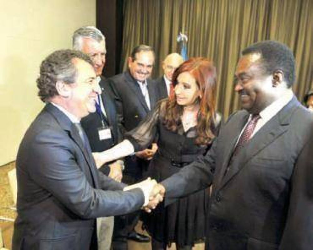 Urribarri participa en Angola de la misin comercial