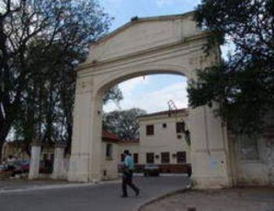 Salud asiste a la joven internada por una infecci�n en el ojo