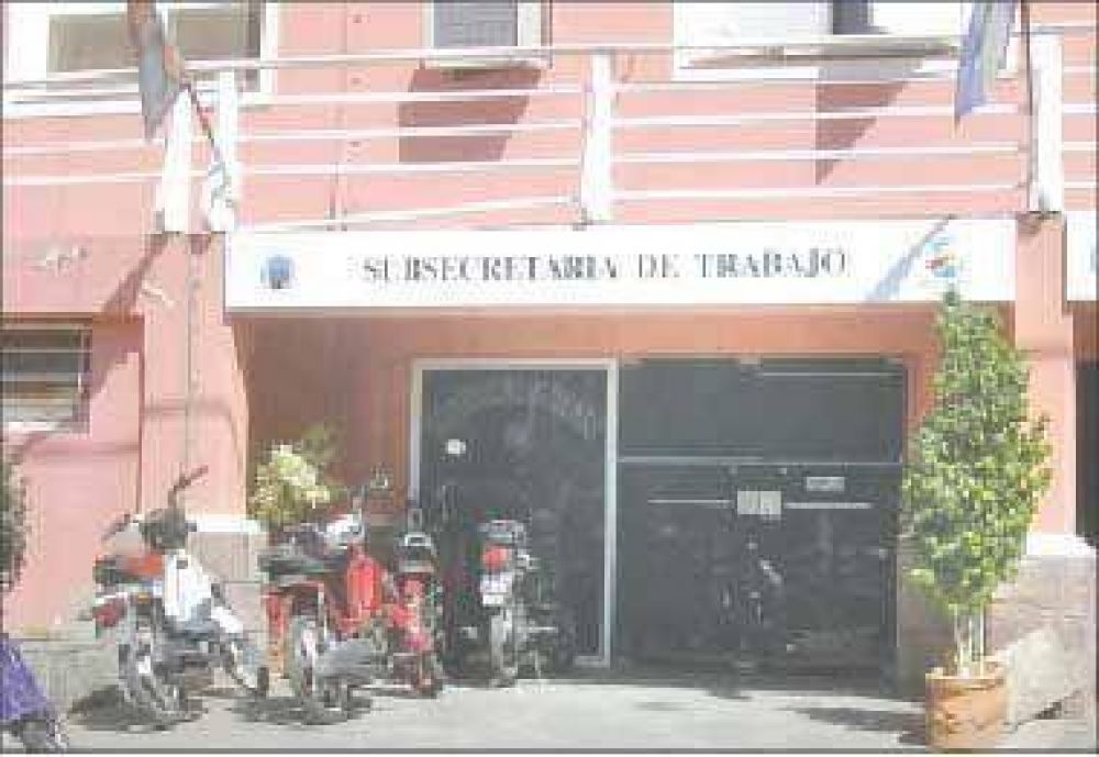 Buscan una salida al conflicto salarial generado en Aguas de La Rioja.  