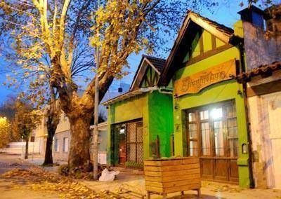 Balean al encargado de un hostel durante un intento de asalto