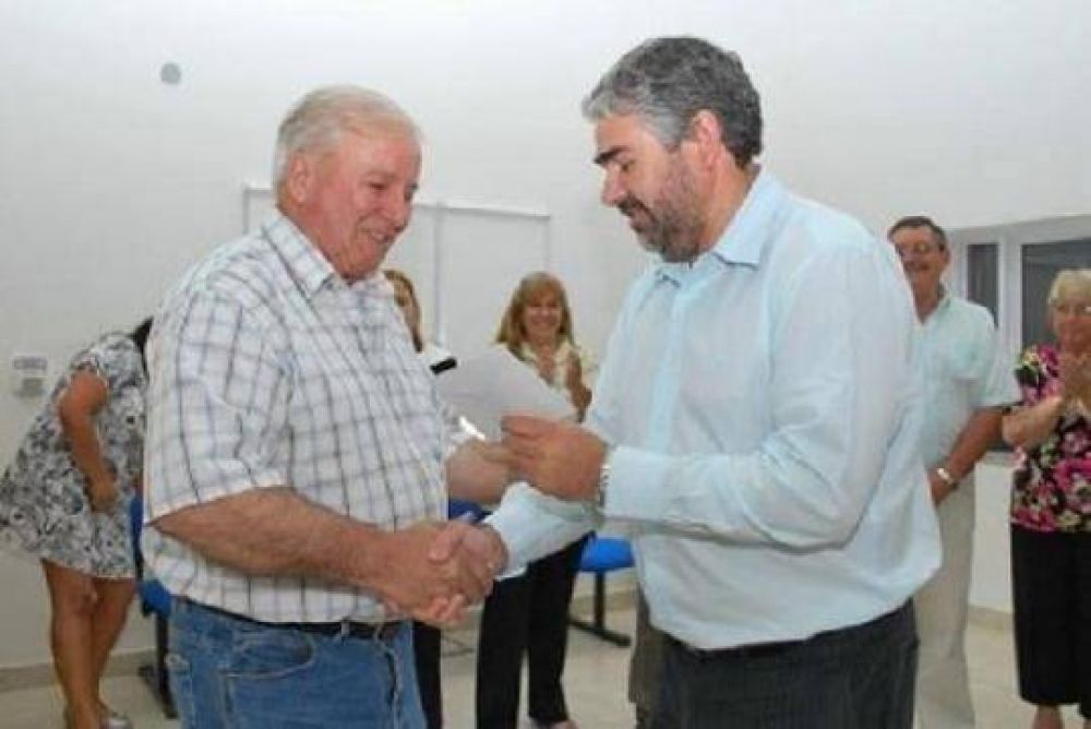 R�o Negro: Saiz entreg� aportes en el marco del Programa para la Actividad Agr�cola Ganadera. 