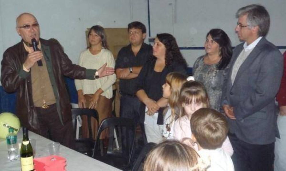 La comunidad de la Escuela 18 de festejo