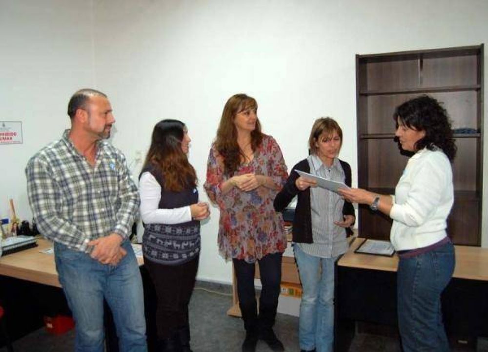 La gesti�n Melella entrega las primeras certificaciones a Juntas Vecinales