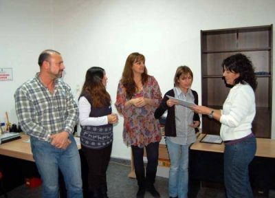 La gesti�n Melella entrega las primeras certificaciones a Juntas Vecinales