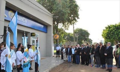 Colombi inaugur� sede bancaria, un centro de salud, una comisar�a y electrificaci�n rural 	