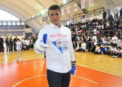 Intercolegiales: Sergio Goycochea estuvo en el Ave F�nix y ataj� penales con los m�s peque�os