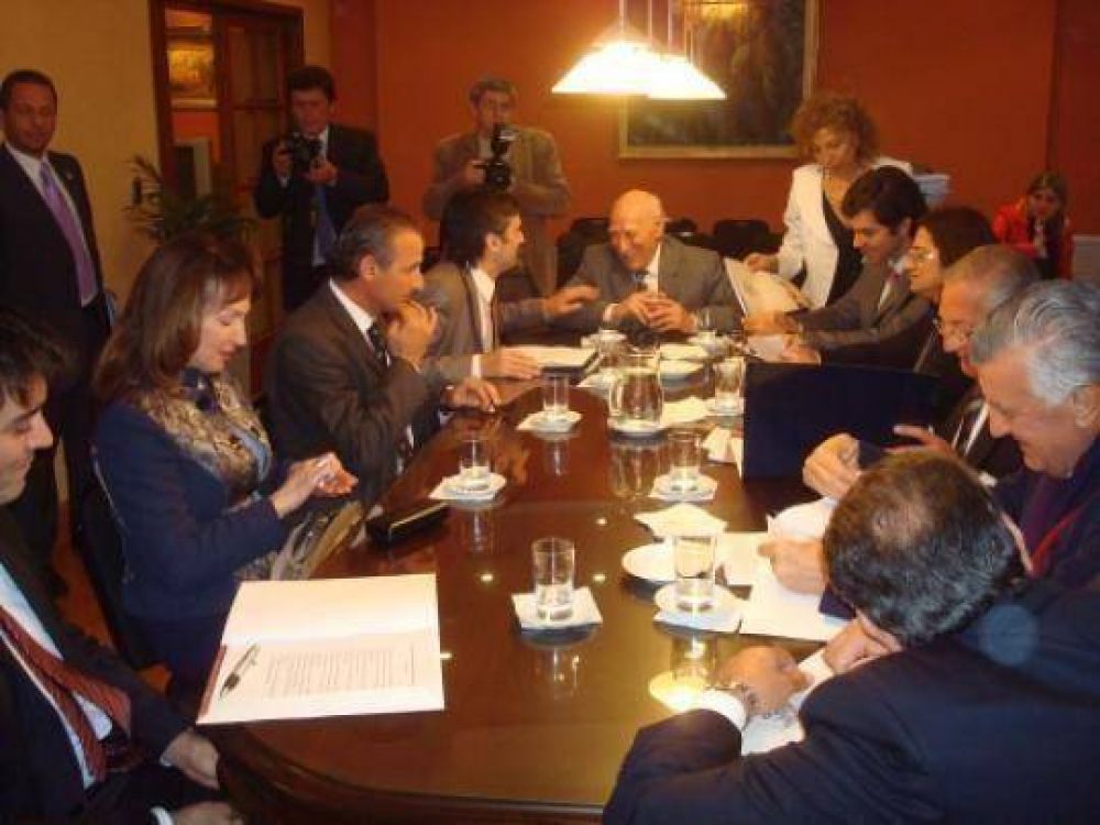 Pichetto particip� de una nueva reuni�n de la OFEMI