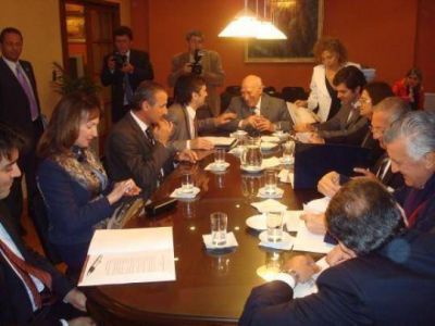 Pichetto particip� de una nueva reuni�n de la OFEMI