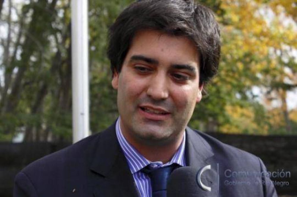 Pichetto entrega cr�ditos a productores ganaderos en Viedma