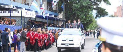 Casas presidi� actos por el aniversario de la polic�a de la provincia
