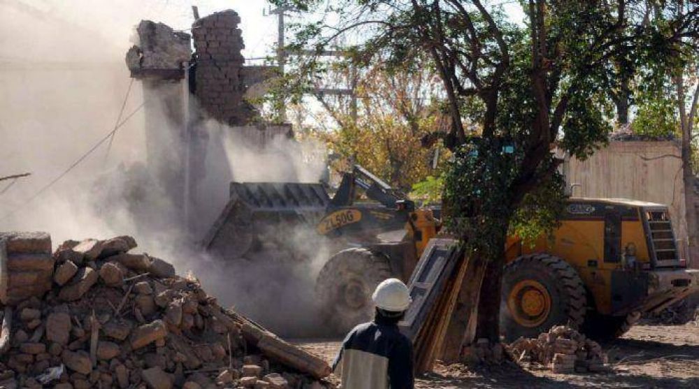 Demolieron una parte de la ex bodega Filippini