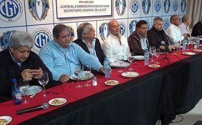 En Esteban Echeverr�a, Moyano mostr� su respaldo y lanz� un desaf�o: �no le tengo miedo a nadie�