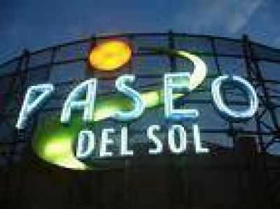 Cuatro locatarios a�n �resisten� en el ex shopping Paseo del Sol