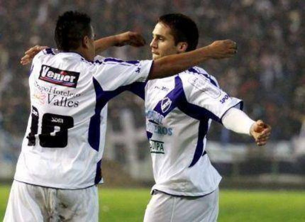 Con mucho sufrimiento y esfuerzo, Alvarado derrot� a El Linque�o y sue�a