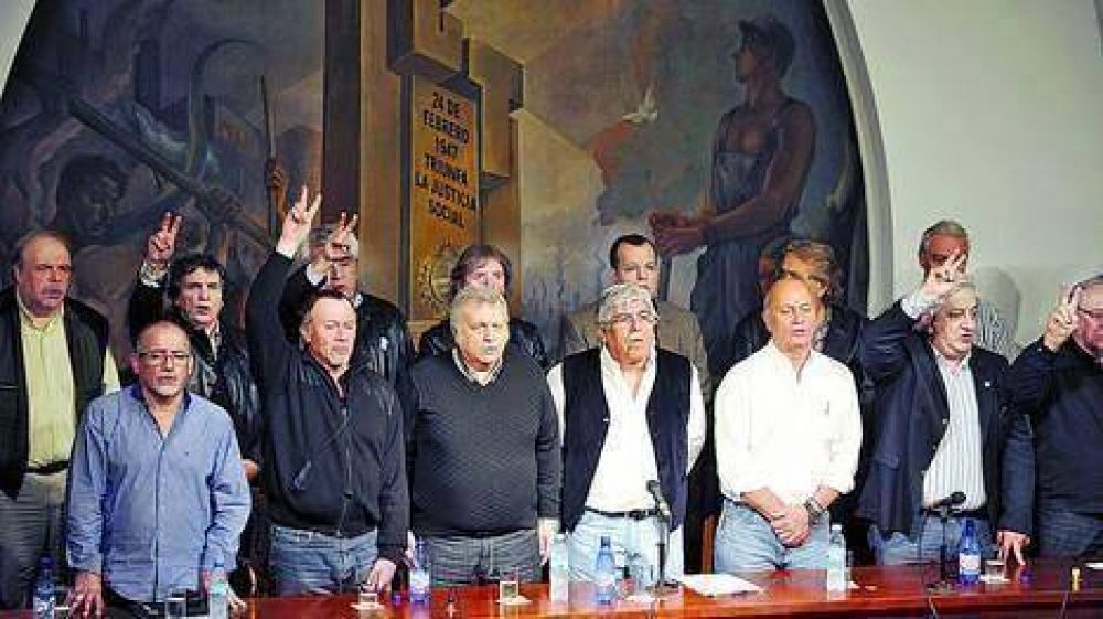 Moyano dijo que el Gobierno �sale a comprar� dirigentes