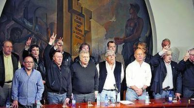 Moyano dijo que el Gobierno �sale a comprar� dirigentes