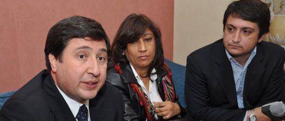 Especialista en Ciencias Pol�ticas disert� sobre Nuevas Estrategias de Intervenci�n Social